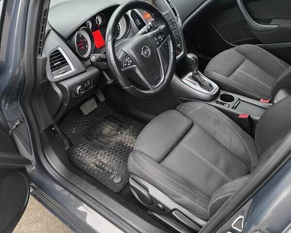 Серый Опель Астра, объемом двигателя 1.96 л и пробегом 276 тыс. км за 10000 $, фото 9 на Automoto.ua