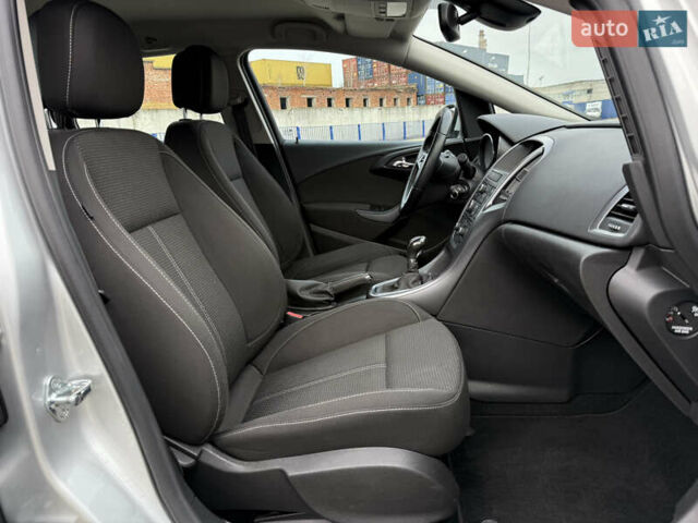 Серый Опель Астра, объемом двигателя 1.6 л и пробегом 242 тыс. км за 8800 $, фото 43 на Automoto.ua