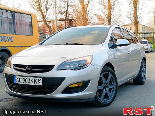 Серый Опель Астра, объемом двигателя 1.6 л и пробегом 180 тыс. км за 10000 $, фото 2 на Automoto.ua