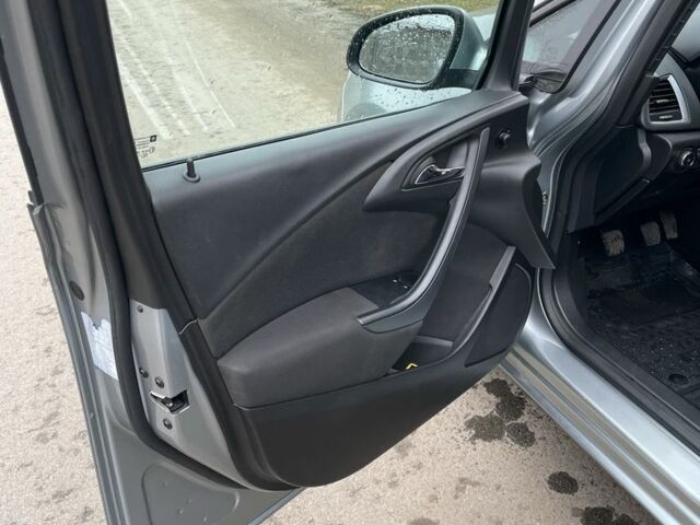 Серый Опель Астра, объемом двигателя 1.6 л и пробегом 204 тыс. км за 9000 $, фото 13 на Automoto.ua