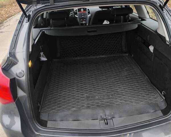 Серый Опель Астра, объемом двигателя 1.96 л и пробегом 276 тыс. км за 10000 $, фото 5 на Automoto.ua