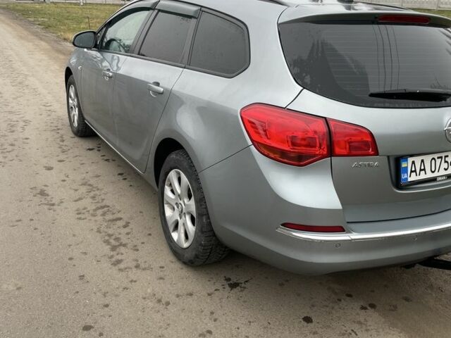 Серый Опель Астра, объемом двигателя 1.6 л и пробегом 204 тыс. км за 9000 $, фото 4 на Automoto.ua