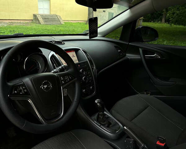 Серый Опель Астра, объемом двигателя 1.6 л и пробегом 220 тыс. км за 8600 $, фото 11 на Automoto.ua