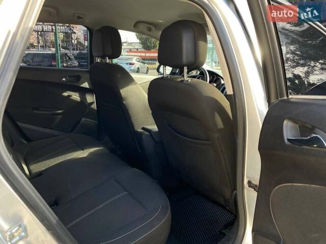 Опель Астра 2015 у Дніпро (Дніпропетровську) на Automoto.ua Сірий Опель Астра, об'ємом двигуна 1.6 л та пробігом 290 тис. км за 7999 $, фото 14 на Automoto.ua