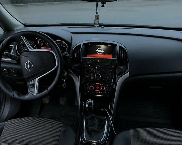 Серый Опель Астра, объемом двигателя 1.6 л и пробегом 230 тыс. км за 7600 $, фото 10 на Automoto.ua