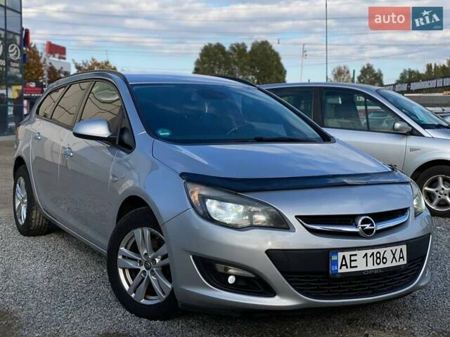 Опель Астра 2015 у Дніпро (Дніпропетровську) на Automoto.ua Сірий Опель Астра, об'ємом двигуна 1.6 л та пробігом 290 тис. км за 7999 $, фото 1 на Automoto.ua