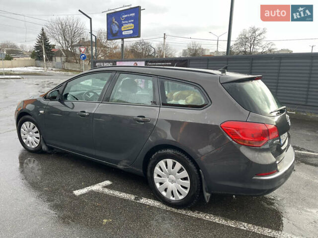 Серый Опель Астра, объемом двигателя 1.6 л и пробегом 230 тыс. км за 9500 $, фото 5 на Automoto.ua