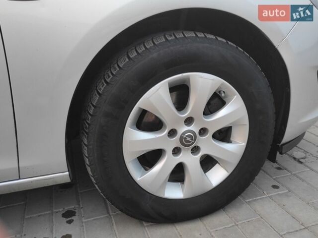 Серый Опель Астра, объемом двигателя 1.6 л и пробегом 256 тыс. км за 8100 $, фото 12 на Automoto.ua