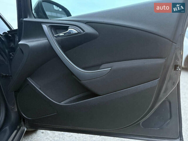 Серый Опель Астра, объемом двигателя 1.7 л и пробегом 210 тыс. км за 7990 $, фото 6 на Automoto.ua