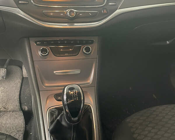 Серый Опель Астра, объемом двигателя 1.6 л и пробегом 320 тыс. км за 7600 $, фото 11 на Automoto.ua