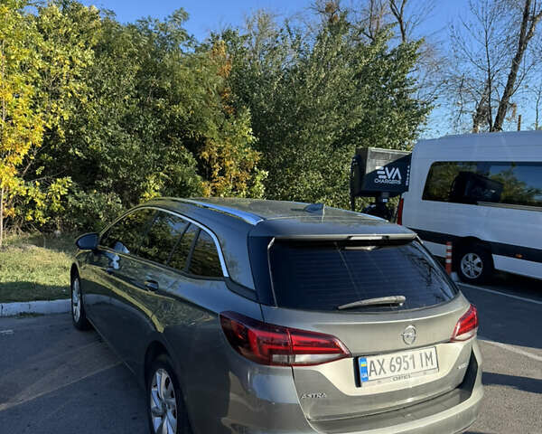 Серый Опель Астра, объемом двигателя 1.6 л и пробегом 257 тыс. км за 10700 $, фото 2 на Automoto.ua