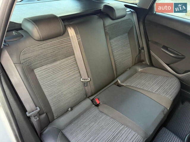 Серый Опель Астра, объемом двигателя 1.6 л и пробегом 196 тыс. км за 8000 $, фото 26 на Automoto.ua