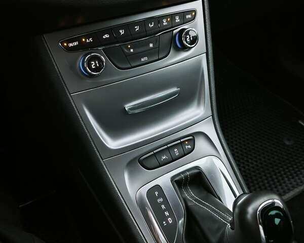 Серый Опель Астра, объемом двигателя 1.6 л и пробегом 258 тыс. км за 11200 $, фото 7 на Automoto.ua