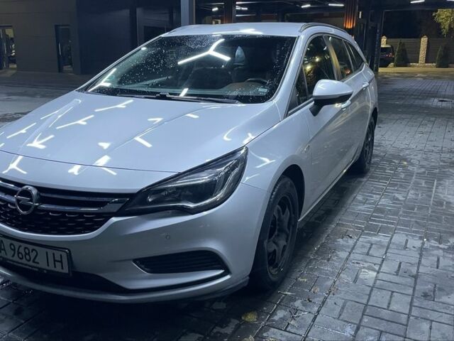 Серый Опель Астра, объемом двигателя 1.6 л и пробегом 185 тыс. км за 10800 $, фото 1 на Automoto.ua