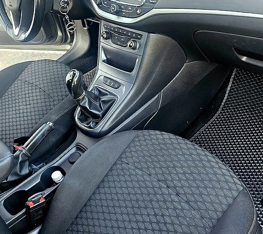 Серый Опель Астра, объемом двигателя 1.6 л и пробегом 205 тыс. км за 10700 $, фото 7 на Automoto.ua