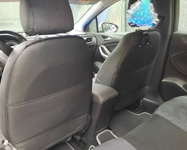 Серый Опель Астра, объемом двигателя 1.6 л и пробегом 261 тыс. км за 12300 $, фото 9 на Automoto.ua