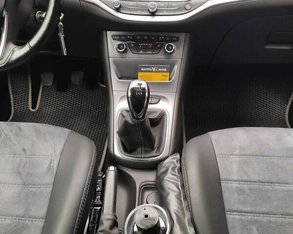 Серый Опель Астра, объемом двигателя 1.6 л и пробегом 261 тыс. км за 12300 $, фото 7 на Automoto.ua