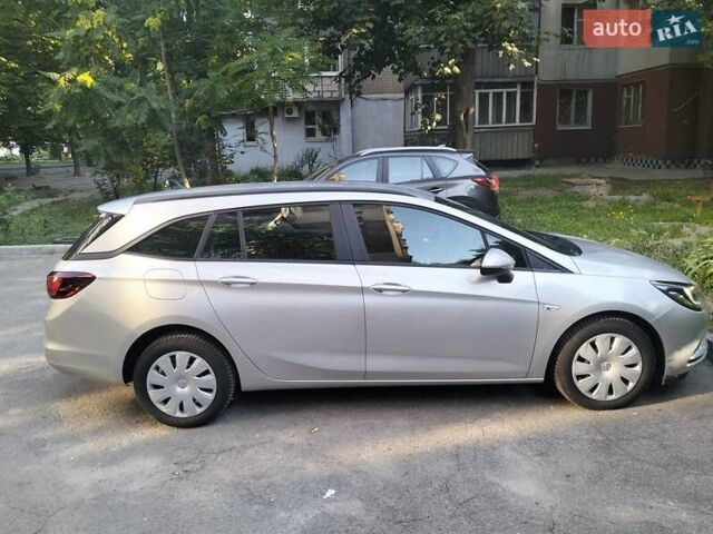 Серый Опель Астра, объемом двигателя 1.6 л и пробегом 336 тыс. км за 10000 $, фото 4 на Automoto.ua