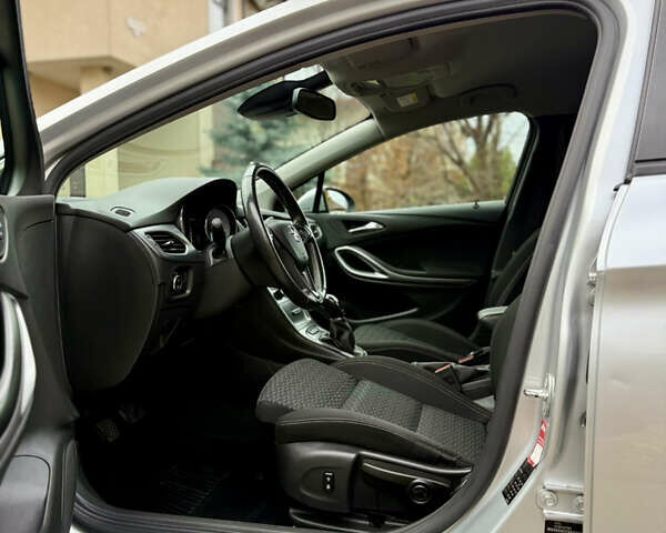 Серый Опель Астра, объемом двигателя 1.6 л и пробегом 136 тыс. км за 11800 $, фото 23 на Automoto.ua