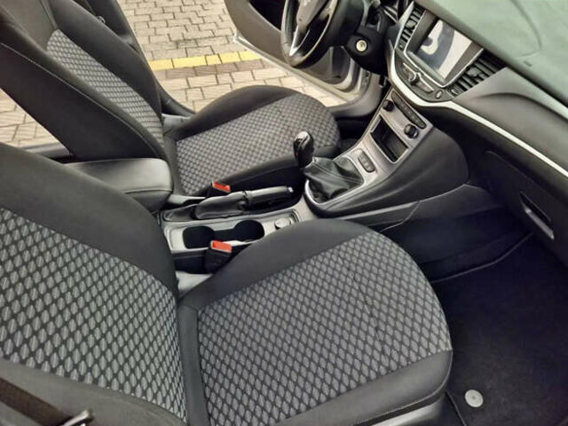 Серый Опель Астра, объемом двигателя 1.5 л и пробегом 270 тыс. км за 9999 $, фото 10 на Automoto.ua