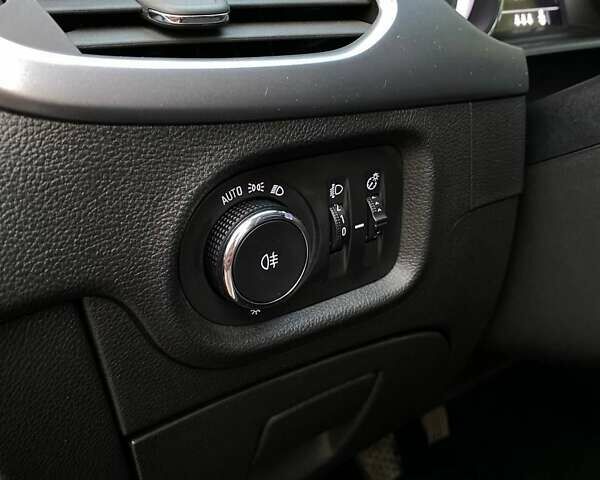 Серый Опель Астра, объемом двигателя 1.5 л и пробегом 115 тыс. км за 12599 $, фото 24 на Automoto.ua