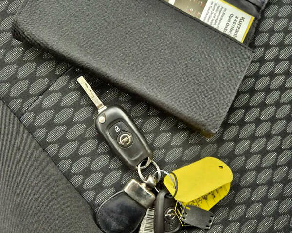 Серый Опель Астра, объемом двигателя 1.5 л и пробегом 270 тыс. км за 9999 $, фото 3 на Automoto.ua