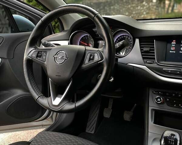 Серый Опель Астра, объемом двигателя 1.5 л и пробегом 115 тыс. км за 12599 $, фото 13 на Automoto.ua