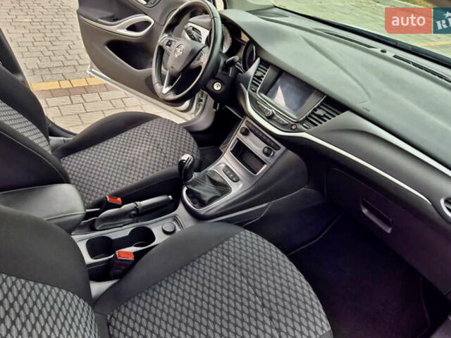 Серый Опель Астра, объемом двигателя 1.5 л и пробегом 270 тыс. км за 9999 $, фото 1 на Automoto.ua