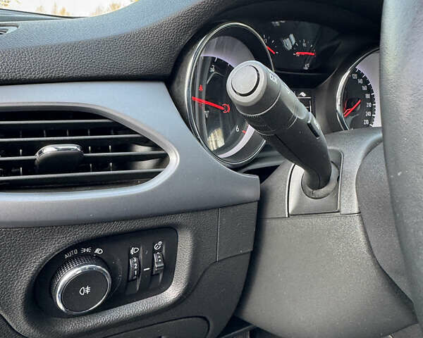 Сірий Опель Астра, об'ємом двигуна 1.5 л та пробігом 142 тис. км за 12800 $, фото 18 на Automoto.ua