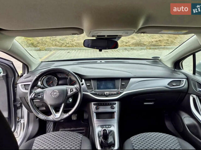 Серый Опель Астра, объемом двигателя 1.5 л и пробегом 270 тыс. км за 9999 $, фото 6 на Automoto.ua