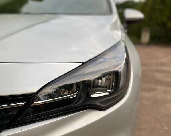 Серый Опель Астра, объемом двигателя 1.5 л и пробегом 115 тыс. км за 12599 $, фото 1 на Automoto.ua