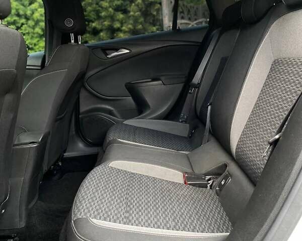 Серый Опель Астра, объемом двигателя 1.5 л и пробегом 115 тыс. км за 12599 $, фото 32 на Automoto.ua