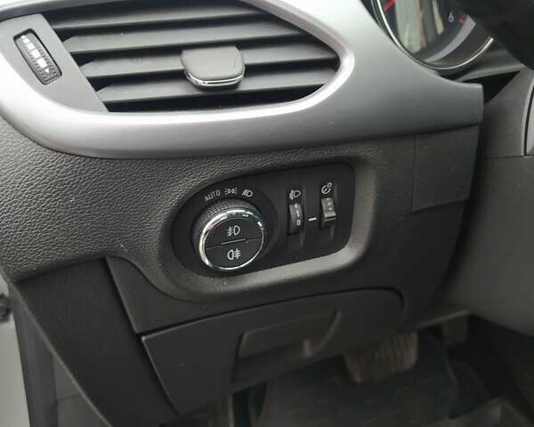 Серый Опель Астра, объемом двигателя 1.5 л и пробегом 129 тыс. км за 13400 $, фото 11 на Automoto.ua