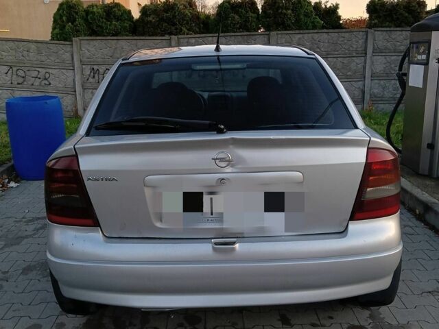 Серый Опель Астра, объемом двигателя 1.7 л и пробегом 400 тыс. км за 1500 $, фото 2 на Automoto.ua
