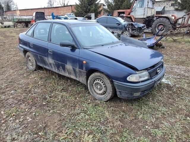 Синий Опель Астра, объемом двигателя 1.6 л и пробегом 340 тыс. км за 450 $, фото 2 на Automoto.ua