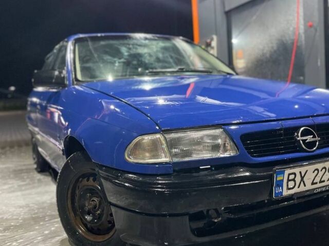 Синий Опель Астра, объемом двигателя 1.6 л и пробегом 221 тыс. км за 596 $, фото 1 на Automoto.ua