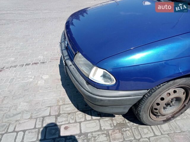 Синий Опель Астра, объемом двигателя 1.8 л и пробегом 229 тыс. км за 1500 $, фото 1 на Automoto.ua