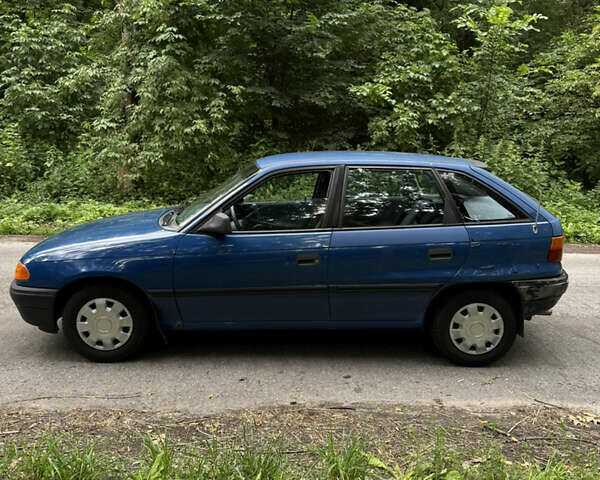 Синий Опель Астра, объемом двигателя 1.8 л и пробегом 310 тыс. км за 1250 $, фото 3 на Automoto.ua