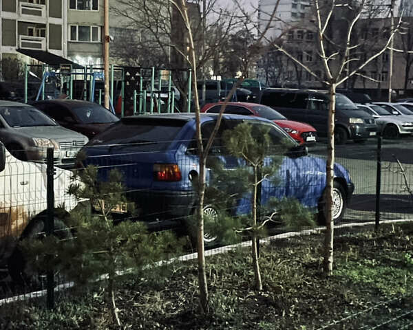 Синий Опель Астра, объемом двигателя 1.4 л и пробегом 310 тыс. км за 1200 $, фото 6 на Automoto.ua