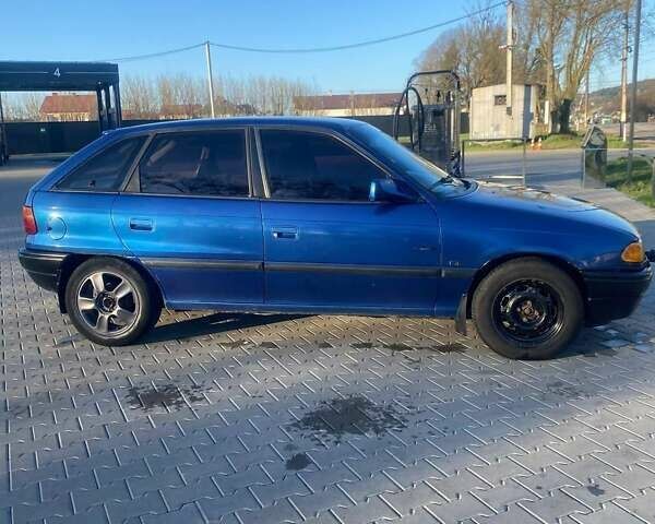 Синий Опель Астра, объемом двигателя 1.6 л и пробегом 400 тыс. км за 1600 $, фото 3 на Automoto.ua