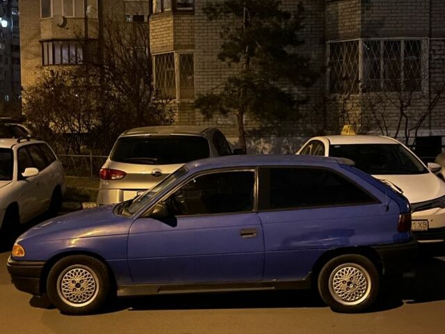 Синий Опель Астра, объемом двигателя 1.4 л и пробегом 310 тыс. км за 1500 $, фото 1 на Automoto.ua