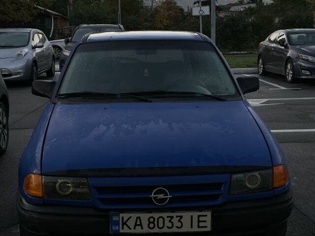 Синий Опель Астра, объемом двигателя 1.4 л и пробегом 310 тыс. км за 1500 $, фото 3 на Automoto.ua