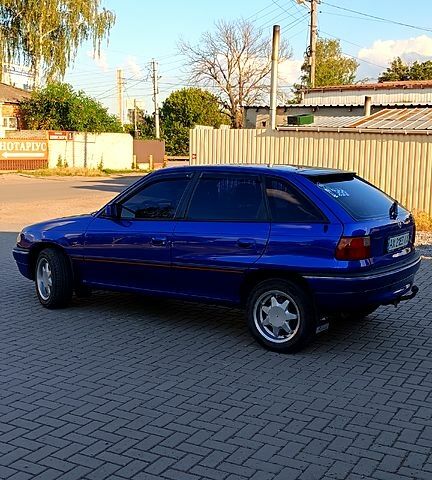 Синий Опель Астра, объемом двигателя 2 л и пробегом 350 тыс. км за 3500 $, фото 1 на Automoto.ua