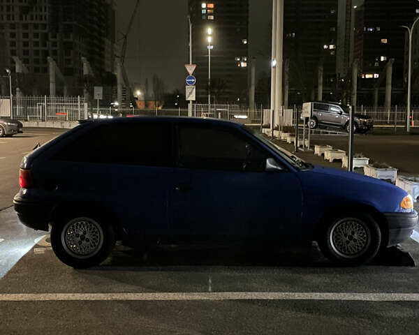 Синий Опель Астра, объемом двигателя 1.4 л и пробегом 310 тыс. км за 1200 $, фото 2 на Automoto.ua