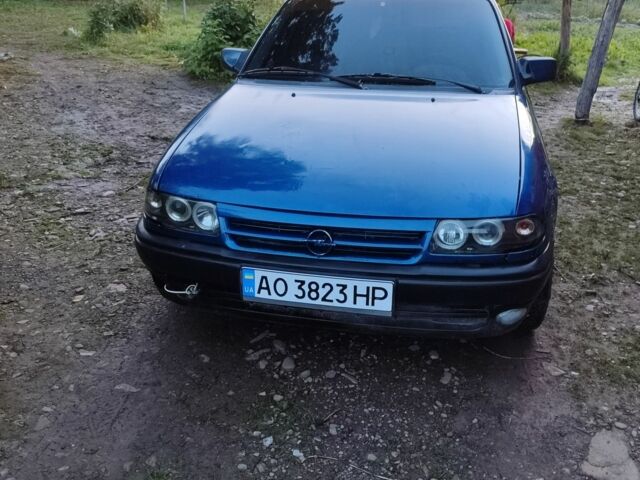Синий Опель Астра, объемом двигателя 1.6 л и пробегом 37 тыс. км за 1200 $, фото 4 на Automoto.ua