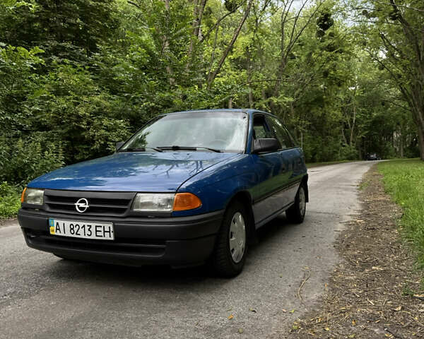 Синий Опель Астра, объемом двигателя 1.8 л и пробегом 310 тыс. км за 1250 $, фото 1 на Automoto.ua