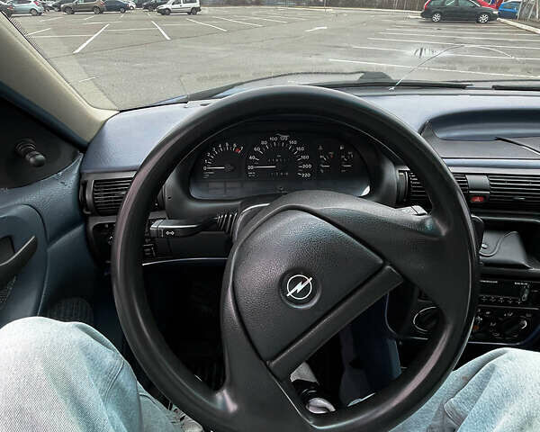 Синий Опель Астра, объемом двигателя 1.6 л и пробегом 418 тыс. км за 2600 $, фото 16 на Automoto.ua