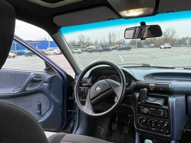 Синій Опель Астра, об'ємом двигуна 1.6 л та пробігом 400 тис. км за 2000 $, фото 5 на Automoto.ua