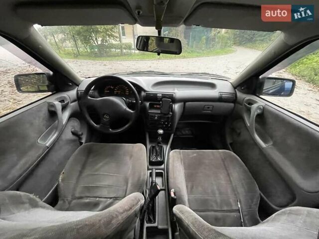 Синий Опель Астра, объемом двигателя 1.6 л и пробегом 300 тыс. км за 1500 $, фото 15 на Automoto.ua