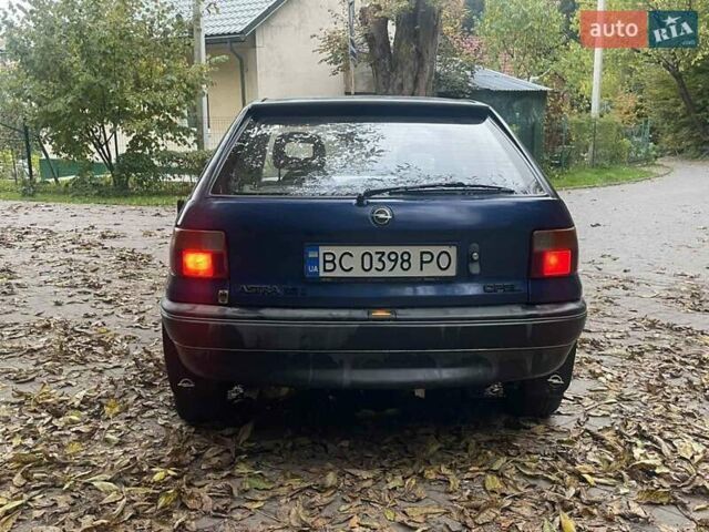 Синий Опель Астра, объемом двигателя 1.6 л и пробегом 300 тыс. км за 1500 $, фото 3 на Automoto.ua